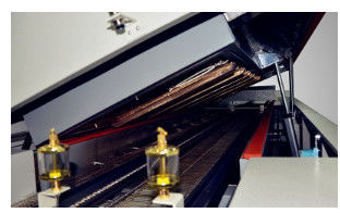 Μηχανή συγκόλλησης SMT Reflow 8 ζωνών με έλεγχο PLC οθόνης αφής